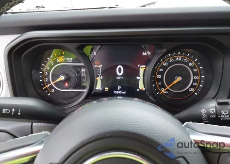 2025 Jeep Wrangler 4-Door Sahara 4X4 z USA, uszkodzony, nr VIN 1C4PJXEN3SW570518